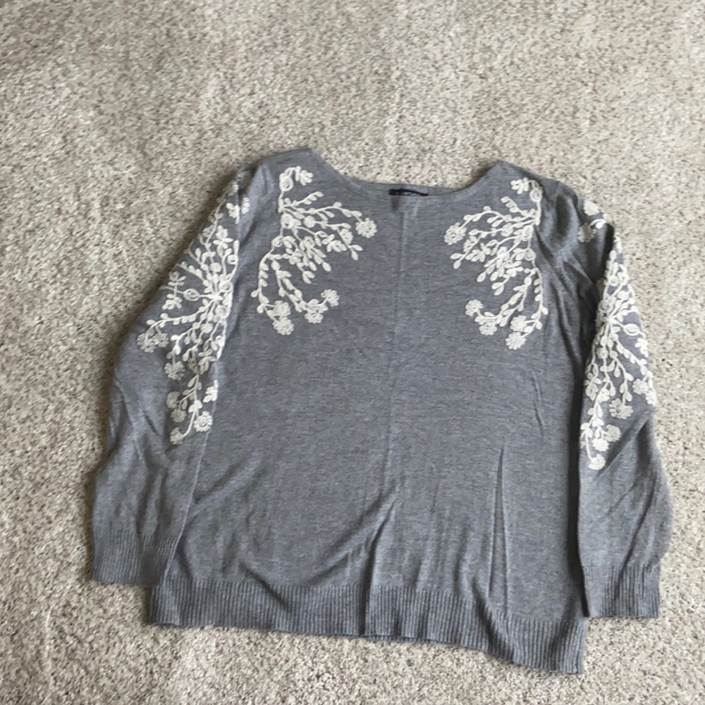 Embroidered Floral Crewneck Sweater - Gray